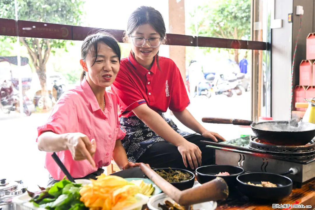 全网追的“扁担女孩”，找了一份暑假工，时薪12元 - 金昌生活资讯 - 金昌28生活网 jinchang.28life.net